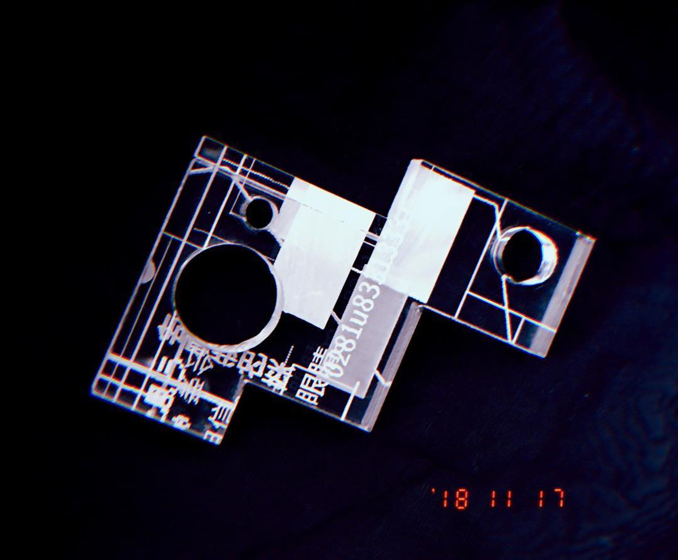 言葉の端々(2018)
.
アクリル製
.
.
.
#art #artwork #instaart #instaartwork #design #accessory #clear #acril #productdesign #myart #japan #japanese #chinese #arting #myartwork #cool #instacool #creative #creator #アート #作品  #デザイン #透明 #制作 #アクリル #アクリル板 #アクセサリー #ネックレス  #立体作品
#colorlessworld-1