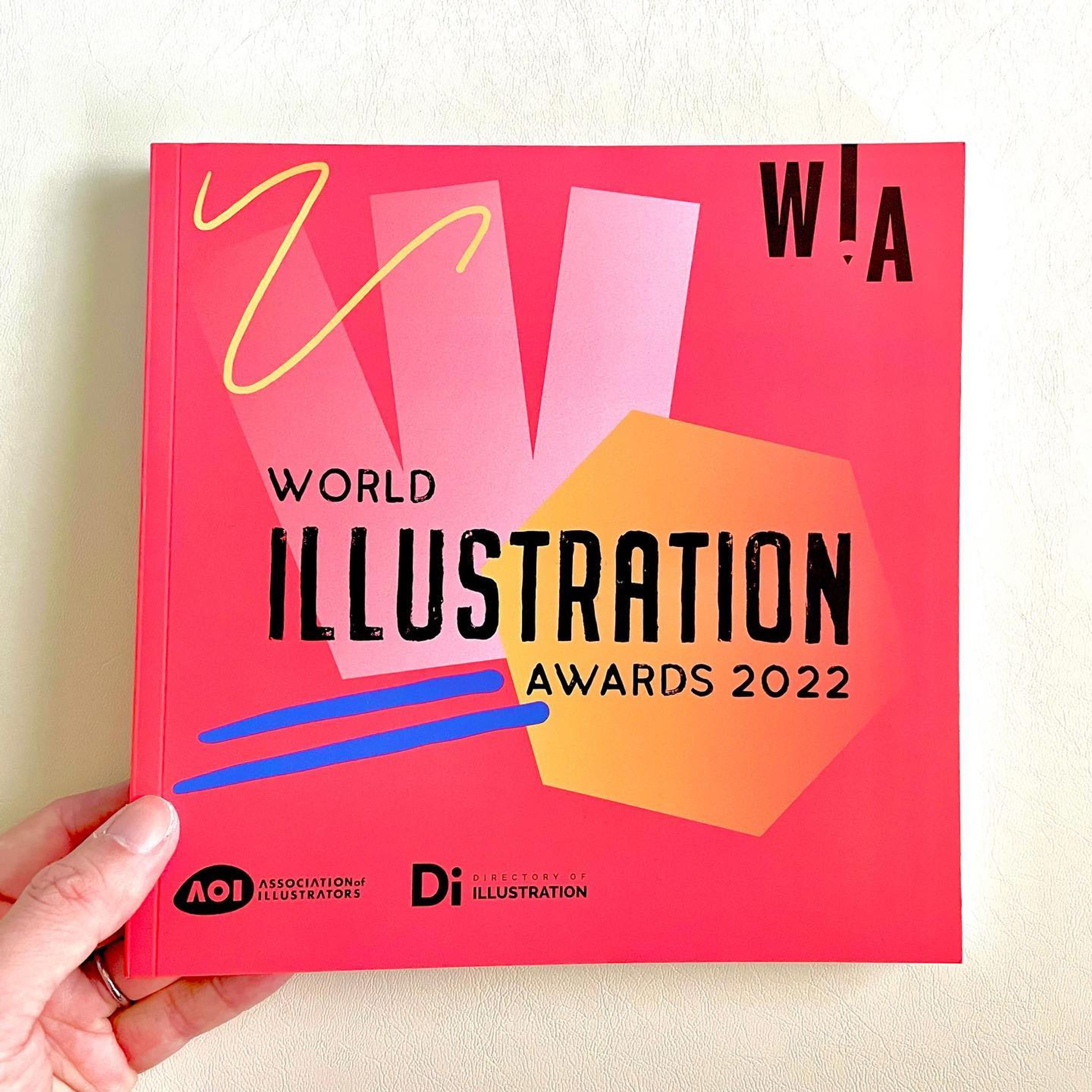 ＼news／
イギリスの国際コンペworld illustration awards2022のカタログにロシトロカのお仕事が掲載されました📕✨カタログにはショートリストに選ばれた世界のアーティストたちの200のプロジェクトが掲載されています。

年をまたぎましたが、無事に届いたカタログをみて改めて入選を実感できました。今年もいいお仕事ができるように頑張ります！

－－－－－－－－－－－－－－

Lositoloca's work has been featured in the catalog of the British international competition world illustration awards2022📕✨The catalog includes 200 projects that have been shortlisted.

I'll try my best to do a good job for you this year! thank you !

▼WIA2022 online catalogue
https://theaoi.com/world-illustration-awards/

AOI 
( @theaoi )
Dirillustration
( @dirillustration )
WorldIllustrationAwards
( @worldillustrationawards )
.
.
.
#wia2022 #WorldIllustrationAwards #theaoi 
#ロシトロカ #lositoloca
#イラスト #イラストレーション
#illust #illustration #illustrator
#illustrationworks #animal
#childrenillustration #🐺🐏
#bookmobile

#移動図書館 
#和歌山市民図書館
#wakayamaciviclibrary
#和歌山
#和歌山県
#wakayama
#図書館
#insta_wakayama
#wakayamagram-1