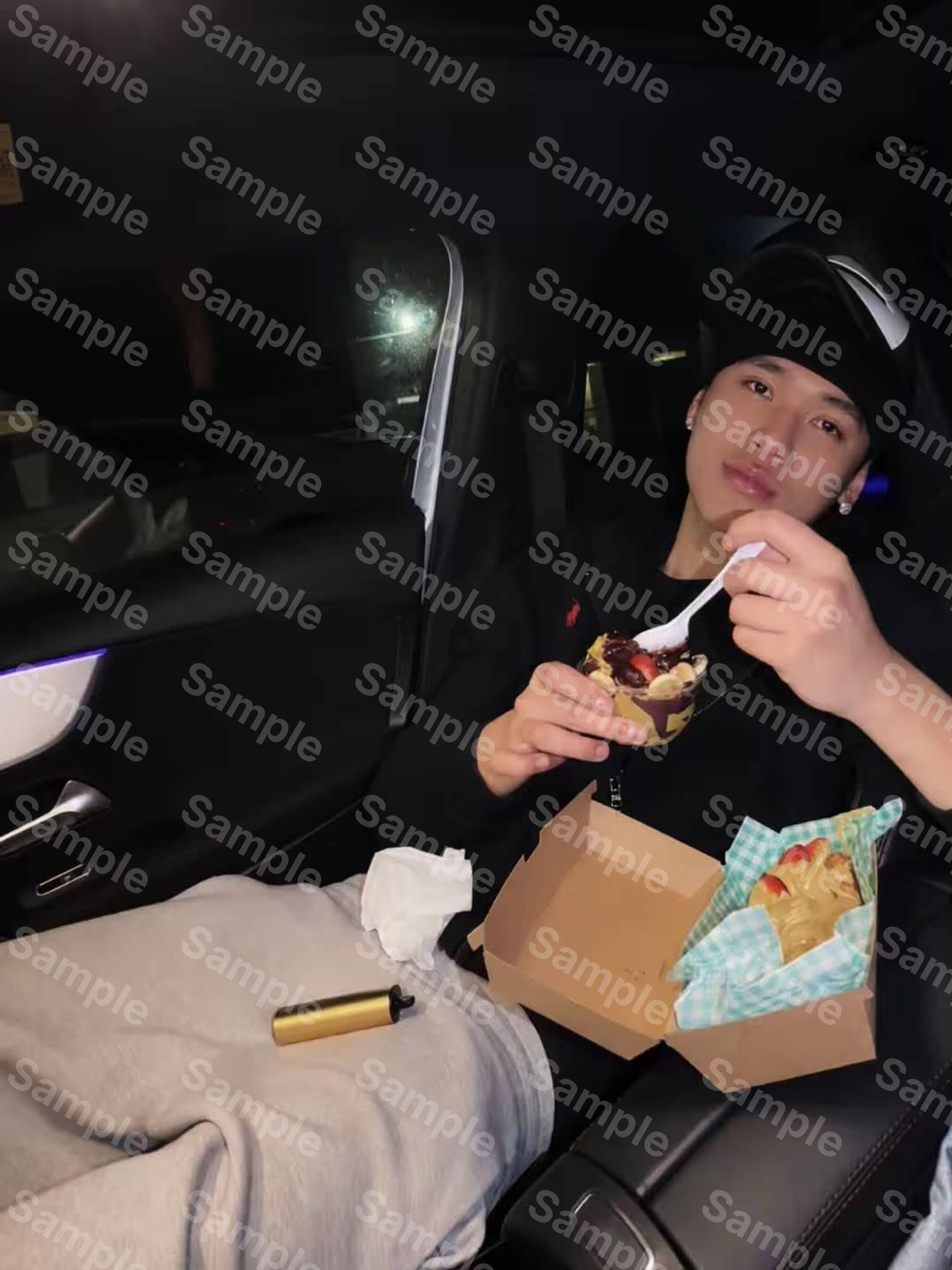 Late-Night Snack: In-Car Dessert Moment-1