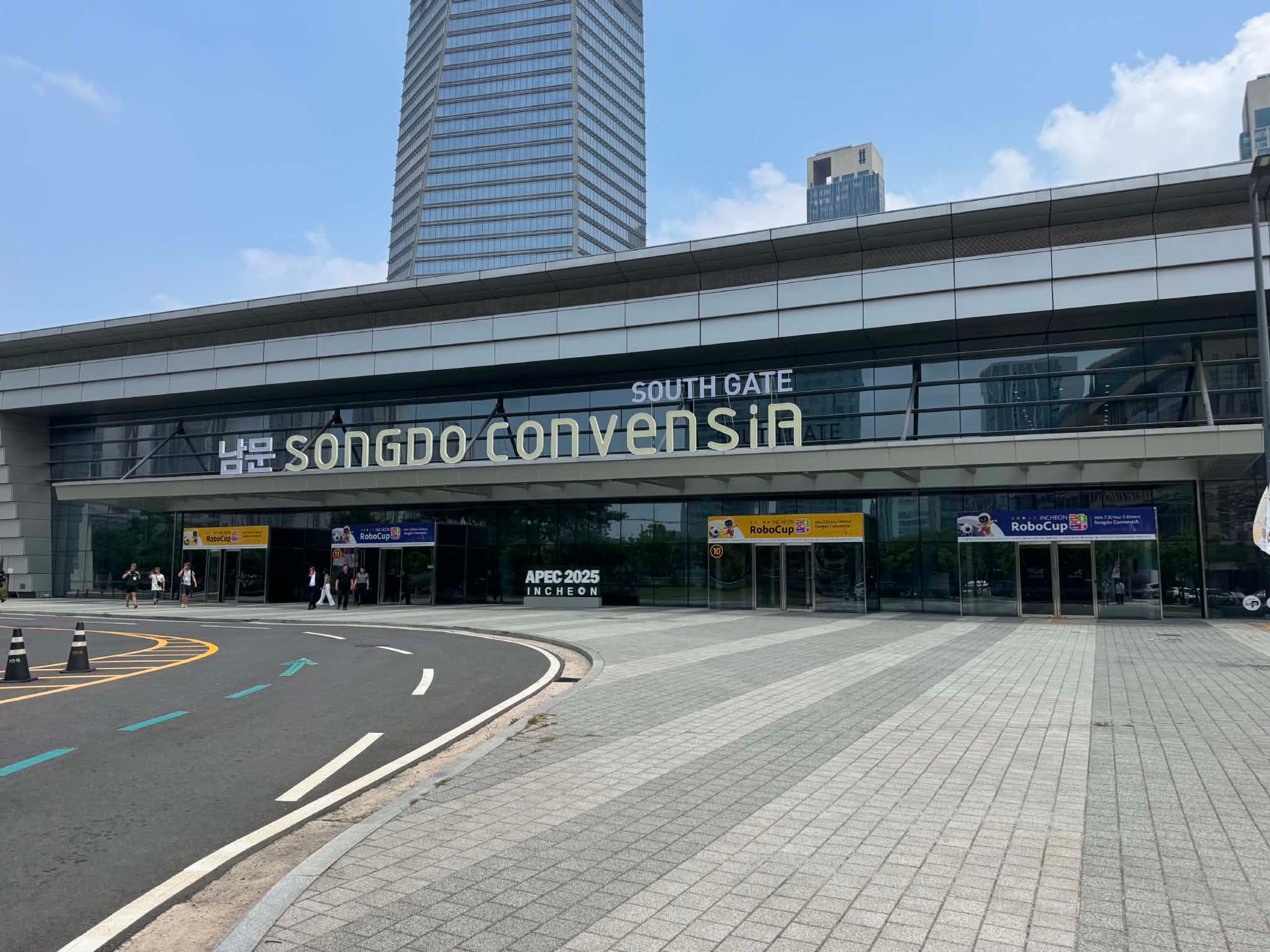 รายการ ONSTAGE: Road to the World-1